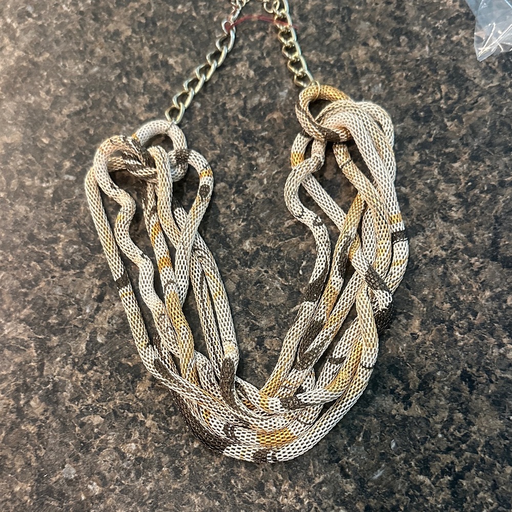 Lightweight necklace